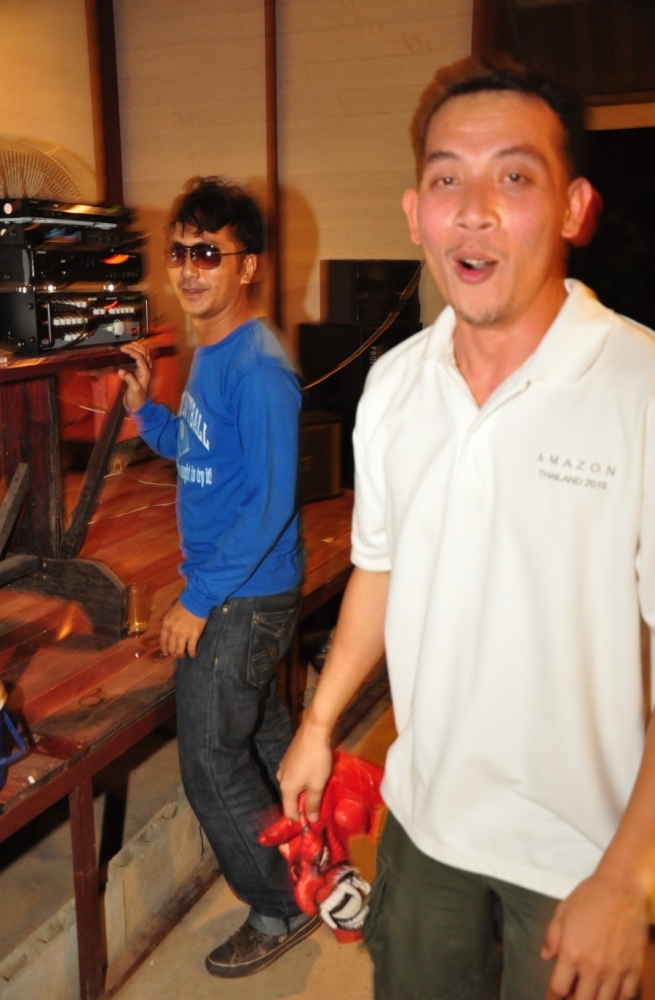 เอาไม่อยู่ครับ ต้องกลับไปสิงให้ได้ ตั้งใจไว้แล้วนิ :laughing: