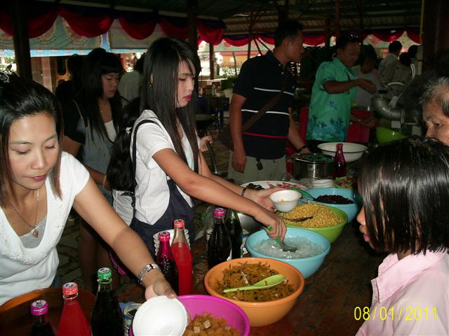 น้องขนมหวานคนนี้  ปีที่แล้วยังเด็กอยู่เลย

ปีนี้เป็นสาวซะแล้ว  ใครสนใจไปตามจีบปีหน้าได้นะเว่ย.....
