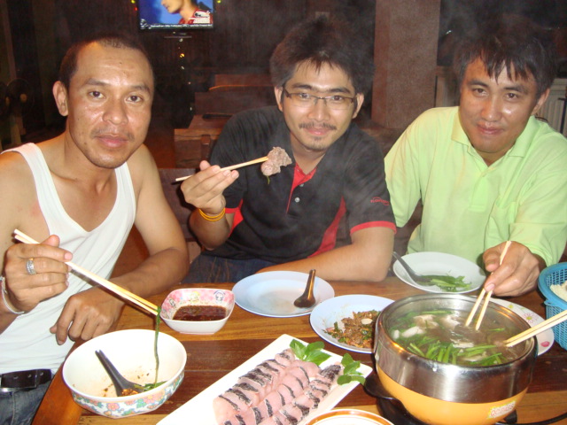  [b]มันมาร่วมแซ่บ กันอีกแล้ว[/b] :laughing: