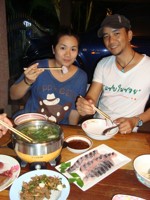  [b]ส่งท้ายกับภาพนี้ ทริปหน้าถ้าไม่แห้ว จะหาเมนูใหม่ๆ มาให้ให้แซ่บ กันอีกเด้อ พี่น้องคร๊าบ[/b] :umh:
