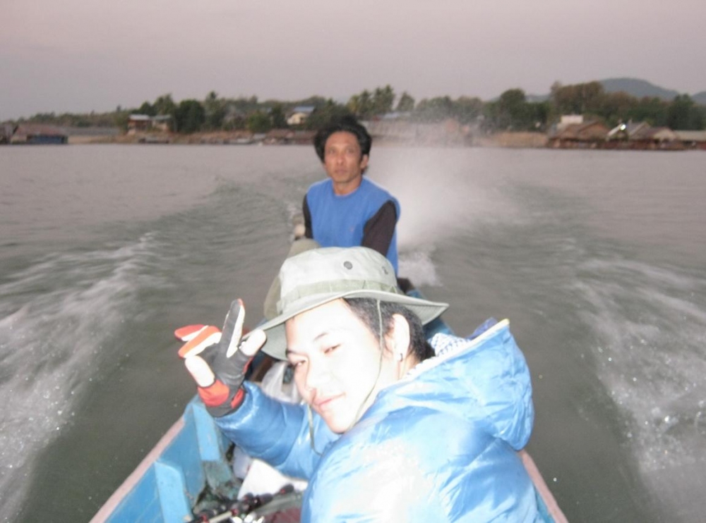  [center][b]ล้างหน้าแปลงฟันเสร็จก็ลงเรือกันเลยครับ เดี๋ยวจะเสียเวลา อิอิ เย็นสบายจริง เราลงเรือ2ลำๆ 