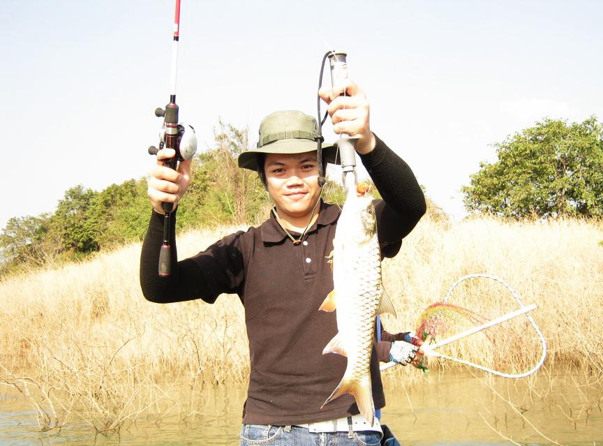   [b][center]กัด กบDonlyติดใบพัดครับ ลากผ่านกอสลอด มีตัวเป็นโดนครับ[/center][/b]