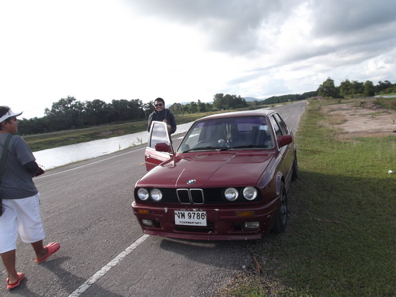 ขับBMW ด้วยวุ้ย..แบบนี้ต้องหาเรื่อง :laughing: :laughing:

คุ้นๆยังน้าหนุ่ม :grin: :grin: