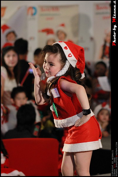ขอบอกว่า ถ่ายยากมากครับ การถ่ายภาพเด็กเนี่ย แทบจะเปิดโหมดถ่ายสัตว์ :laughing: