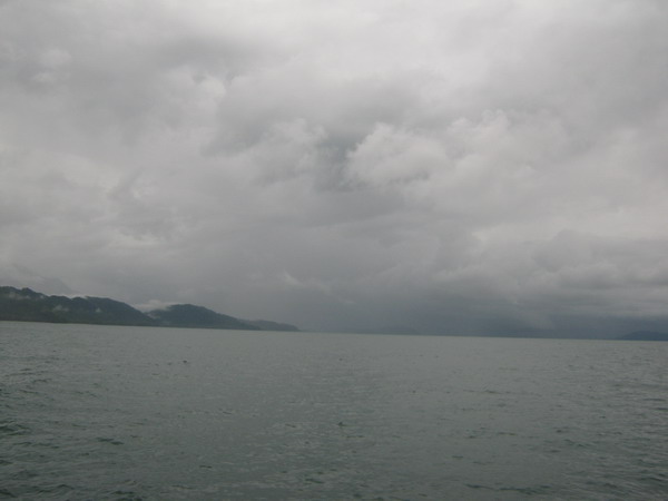 ขากลับก็หนีไม่พ้นน้องฝนครับ ตามมาอัดเราจนได้ หลังจากน่วม จากคลื่นมาแล้ว เจอน้องฝนเข้าไปอีก แย่เลยครั