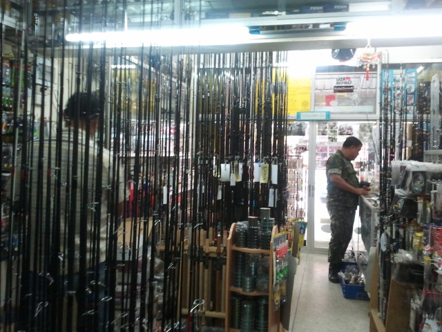 เดินเลือกซื้ออยู่พักใหญ่ มีอุปกรณ์ให้เลือกเยอะมากๆ ของชอบทั้งนั้นเลย เดี๋ยวสิ้นเดือนโบนัสออกต้องมาจั