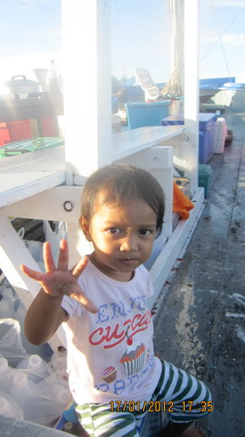 น้องเกรซ นั่งทำใจ น่ากลัวจังงงงง  :laughing: