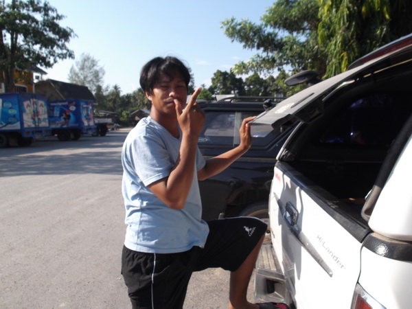    แปลงร่างแล้วน้าwisoot ไวเจงๆ :grin: :grin:
ไปๆขึ้นรถปลารอเราสองคนแล้ว :laughing: :laughing:
