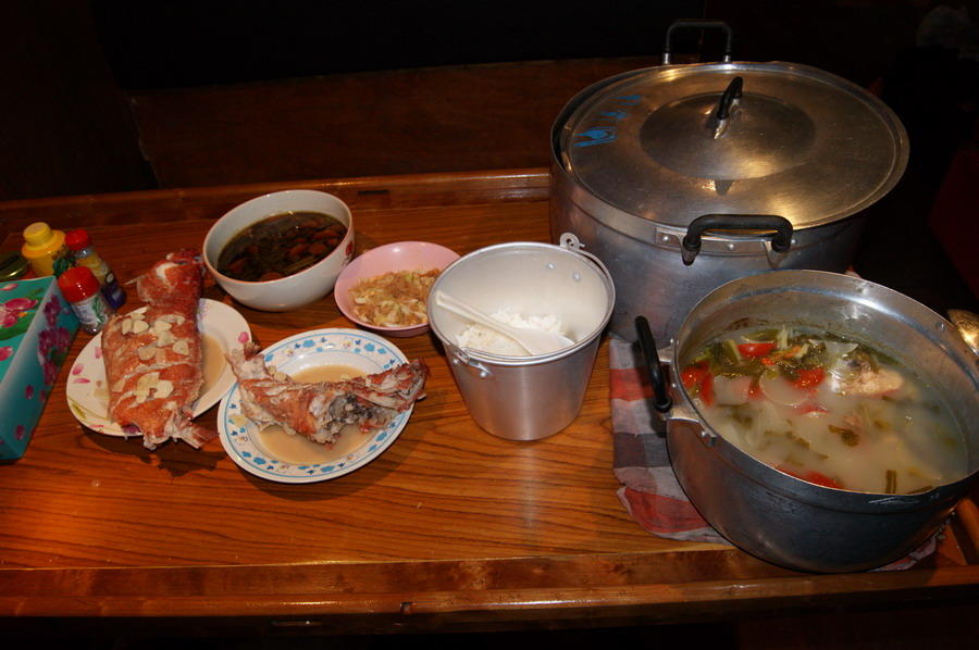 ของดี ต้อง กิน ในเรือ  
รับน้ำชา เพิ่มมะคะ