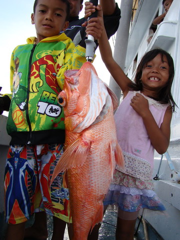 ควีมือ น้องควีนกับพี่เบสค่ะ ตอนอัดถ่ายไม่ทันอ่ะ  :laughing: :laughing: :laughing: