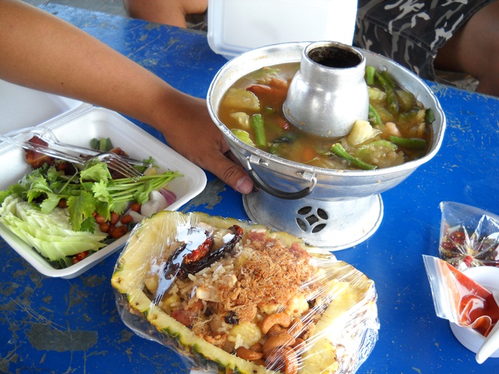 หิวครับหิวกองทัพต้องเดินด้วยท้องข้าวอบสัปรดอร่อยดีครับ :umh: :umh: :umh: