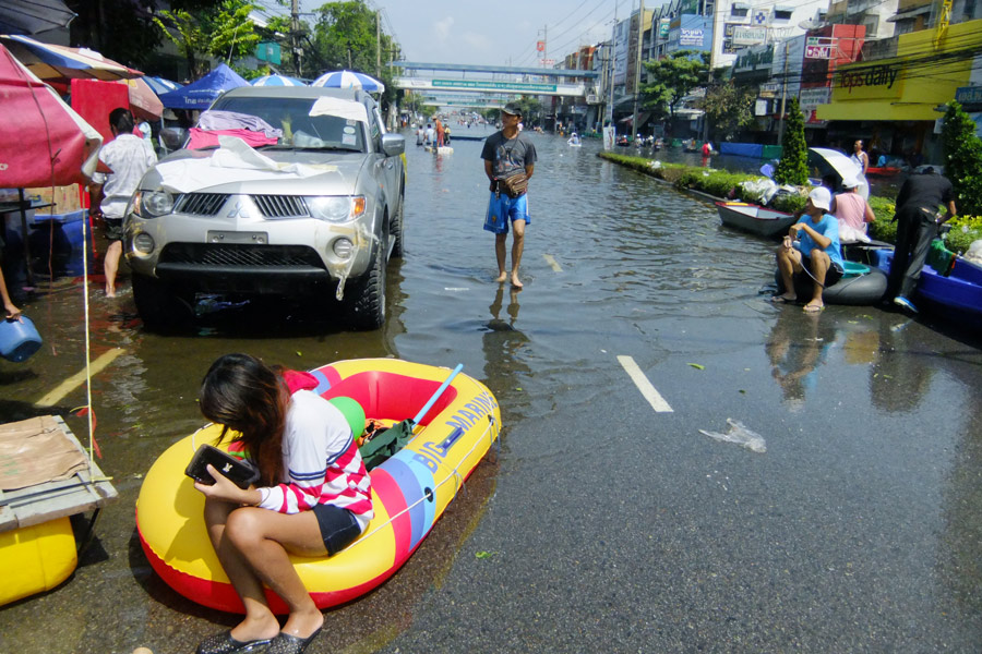  [b]การเดินทางมาตลาดส่วนใหญ่จะใช้เรือไม่ก็เดินเท้ามาครับ[/b]