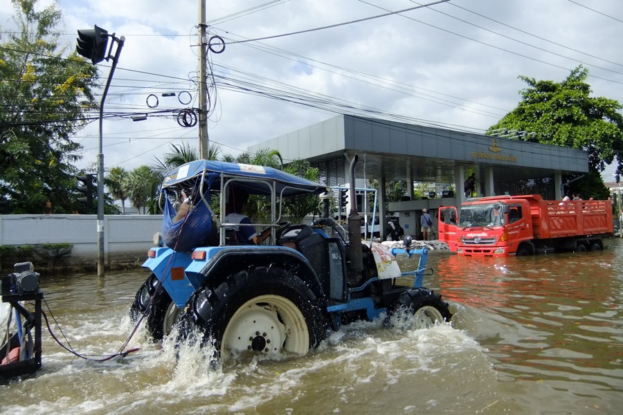  [b]แยก ปตท ที่จะเลี้ยวไปยังถนนริมคลองครับ[/b]