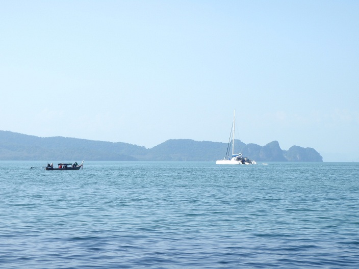  :cheer: :cheer:มีเรือ ยอร์ช ผ่านมาสวยดี อยากด้ายๆ :cheer: :cheer: