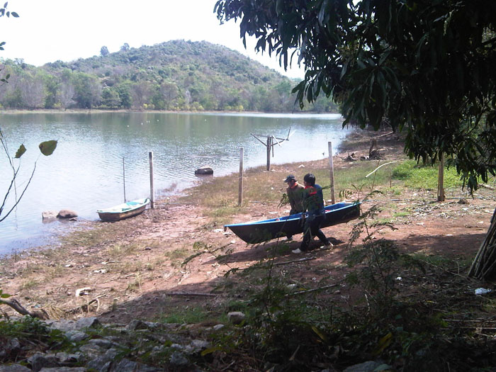 รีบเอาเรือลงดีกว่าเราเดี๋ยวจะช้าไม่ทันกาล..............