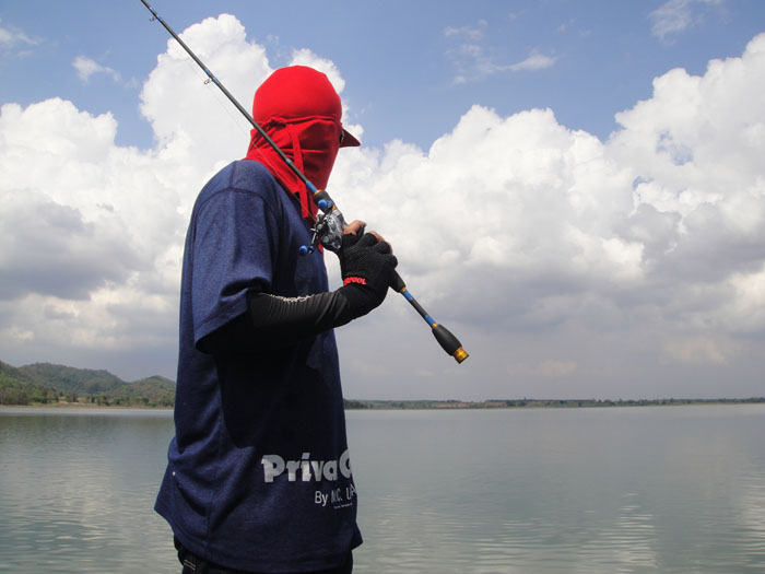 เรือแล่นมาได้สักคเป๊บเดียว  พวกขึ้นจิบคู่เลยครับ..........แต่ดันใส่เหยื่อ  ปลิ้นปล้อน...........นึกใ