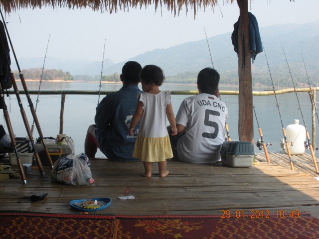 เบี้องหลังทีมงาน