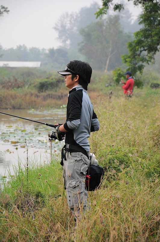 น้าเม่นรอดตัวไปแล่ะเลยถามหาปลาด้วยเพลงไม่ได้ เดินหาคนอื่นดีกว่าไม่หนุกเลย :laughing: :laughing: :lau