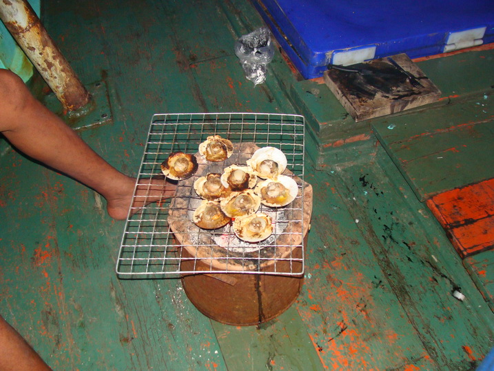 จี่หอยหอมไปถึงท้ายเรือเลย  :grin: :umh: :umh: