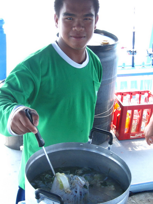  [b]ก๋วยเตี๋ยวเรือของจริง ของกุ๊กโต[/b]  :laughing: :laughing: :laughing:
