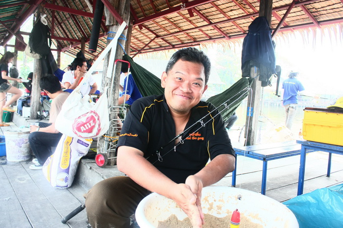 น้าบีบอยครับ    ผมไปทำไฮไลท์มาเหรอ ขาวมาเชียว 55555555555