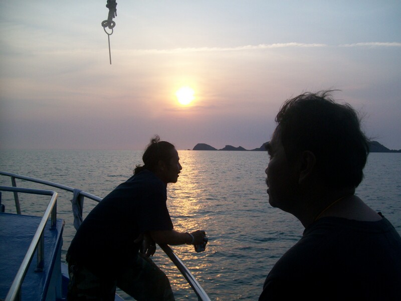 เด็กเรือรับเชิญ น้าเนยครับ  :laughing: :grin: