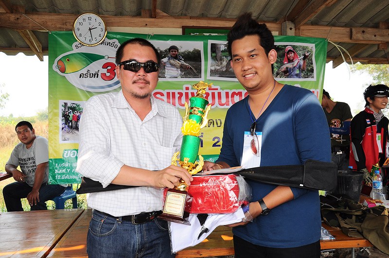 และผู้ที่ชนะเลิศรางวัลปลาใหญ่สุดของงานครั้งนี้คร๊าบ ยินดีด้วยคร๊าบบบบบ :grin: :grin: :grin: