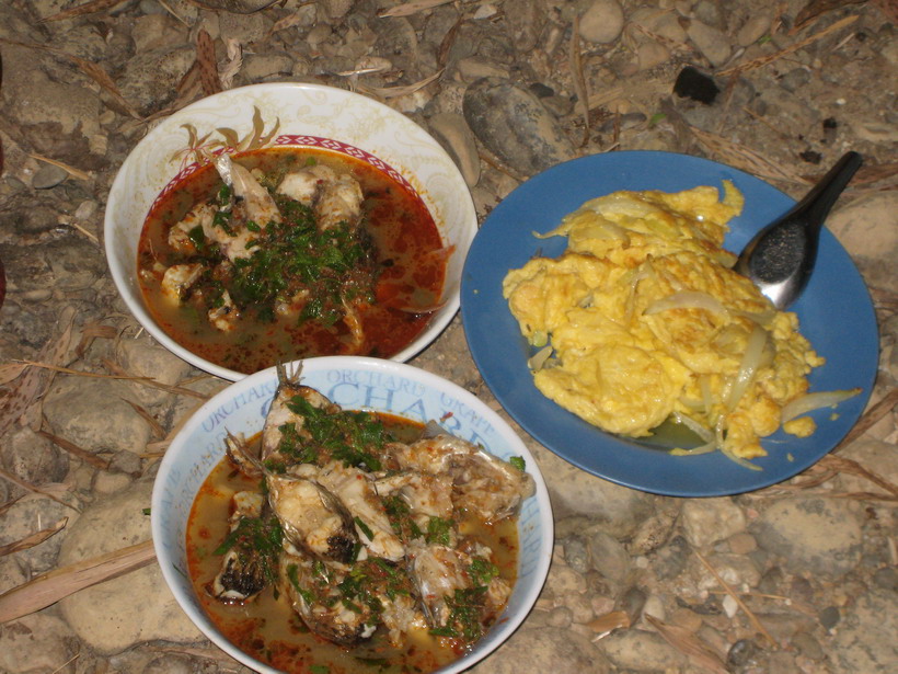 มื้อเย็นที่อร่อยที่สุดอีกมื้อในป่าทริปนี้.... :umh: