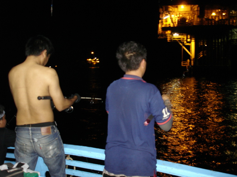 ไม่ไหวครับ  ให้พวกบ้าพลังจิ๊กดีกว่า ถ่ายรูปอย่างเดียว ก้อได้ครับ   :laughing: