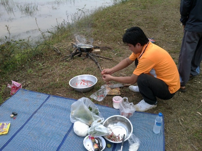 ส่วนเพื่อนเบิ้มนี่เลย "ทำ กับ ข้าว"

 :laughing: :laughing: :laughing: