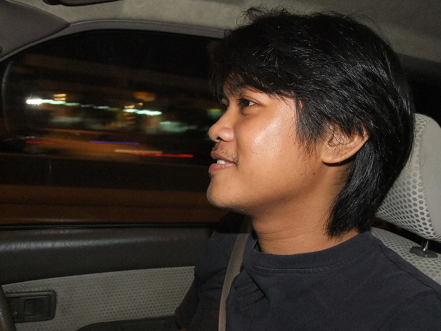 [b]วันนี้ ได้พลขับโดย น้าตุ๊กปลายาง ครับ (ไม่มาว ไม่มา) อิอิ[/b]
:laughing: :laughing: :laughing: :