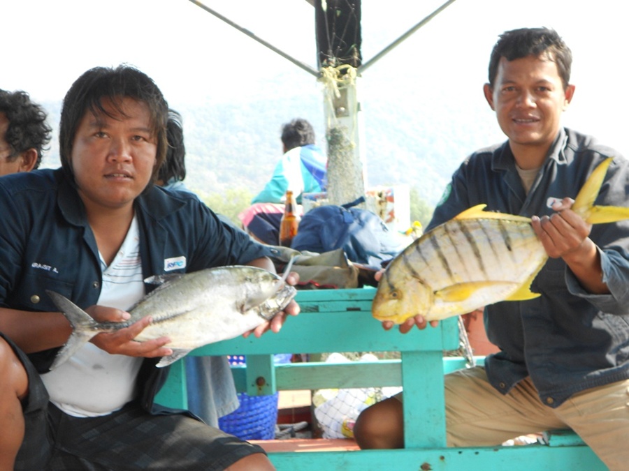 คุณอุ๋ยกับคุณล้าน โชว์ปลา