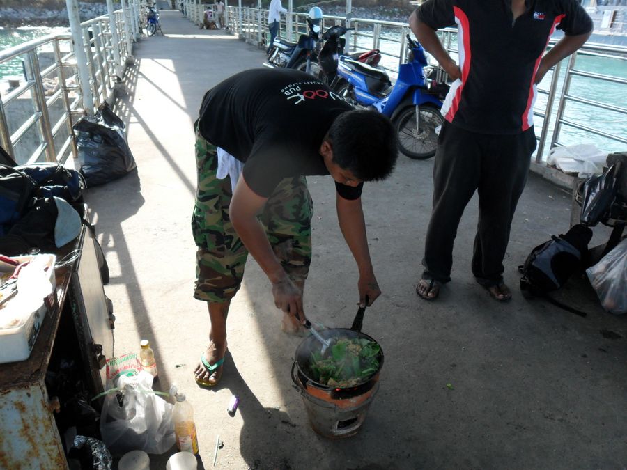 ทริพถัดมา ติดเตาทำกินกันก่อนเลยดีกว่า กองทัพเดินด้วยท้อง...เชฟลุยเลยคร๊าบ :grin: :umh: