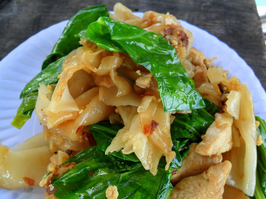 กินอะไรตรงนี้รู้สึกว่ามันอร่อยไปหมด....หิว...บรรยากาศพาไป...หรือเชฟเราฝีมือหว่า.... :love: :umh: :um