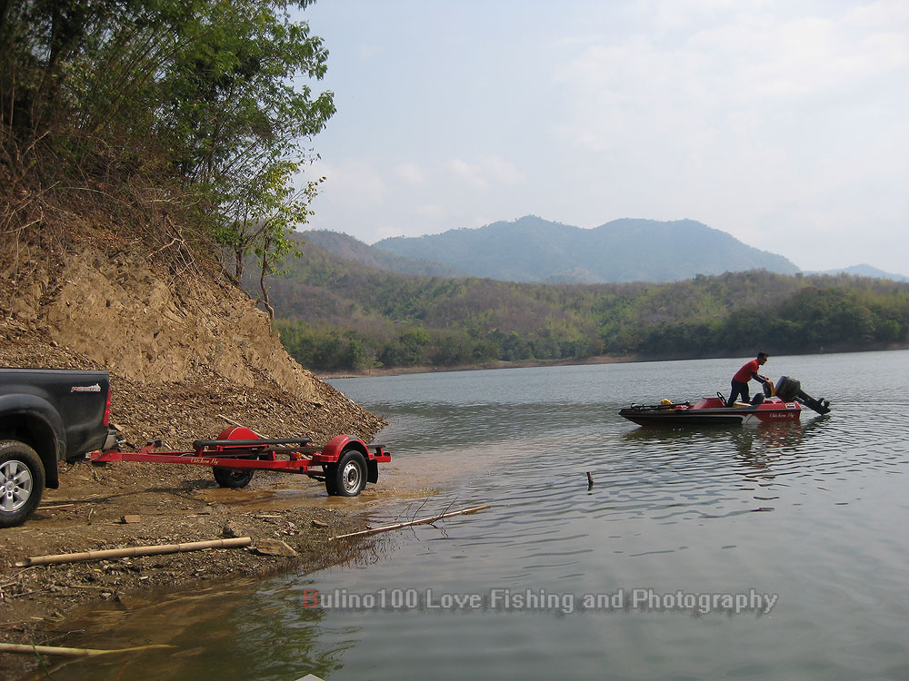 ทริบนี้ก็คงเป็นทริบที่ผมโดนแต่ชะโดที่ยอมขึ้นมาให้ผมถ่ายรูปอยู่บนเรือครับ ส่วนปลากรายก็ยังคงไม่ยอมให้