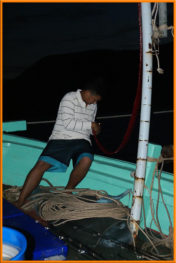 [q][b] เมื่อพร้อมแล้ว เราก็มาเริ่มทำลายเรือกันได้เลย เอ้า ทุกๆ คนโดดน้ำ อิ อิ [/b][/q]
 :cool:
 :c