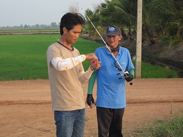พี่หนุ่ม กับ แป  ( มีเกี่ยวเหยื่อด้วยกันด้วย หรอ )