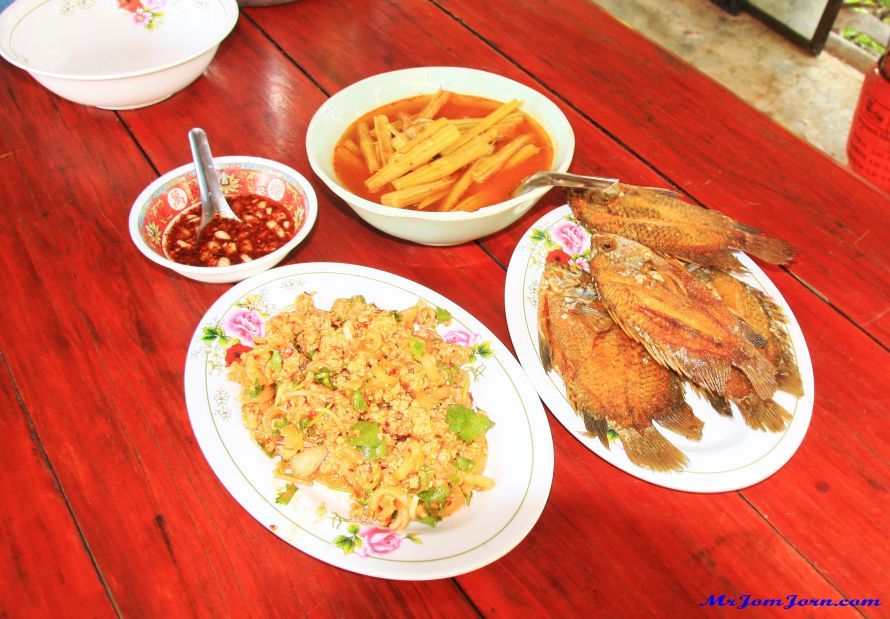 วนไปวนมา ไม่ไหวหิวข๊าวละ....กลับๆหาข๊าวกินกันเตอะ  :umh: :love: