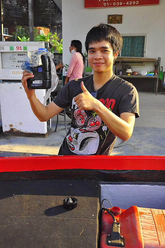 ตามด้วยน้ำมันเครื่องจะได้ลื่นปืด   ลื่นปืด :grin: