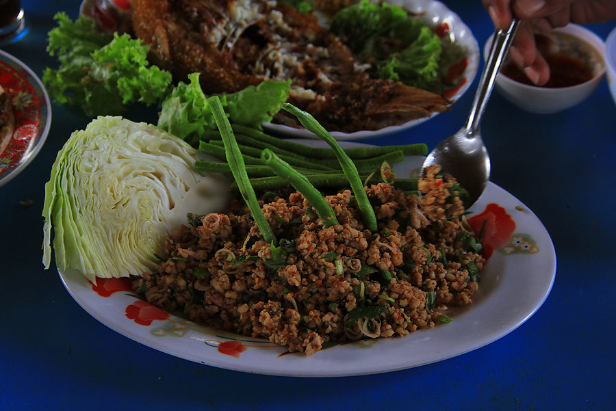 
  แปลสภาพกระสูบเป็นลาบกระสูบในพริบตา.......... :umh: