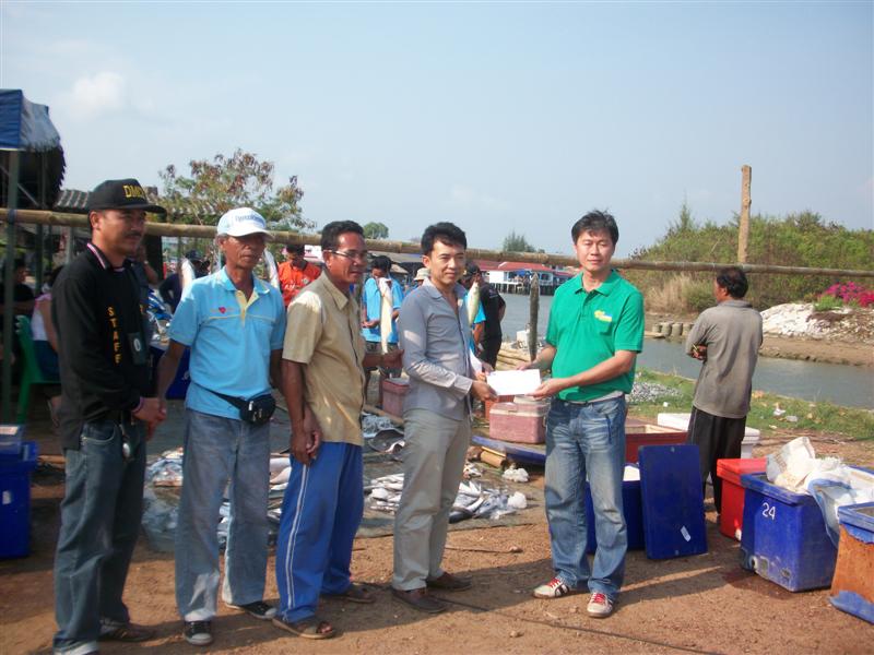 บริษัท  UBE GROUP  ได้ให้ตัวแทนเข้ามามอบทุนช่วยเหลือกลุ่มประมงพื้นบ้านชายฝั่งตำบลแกลง  :love:  :chee