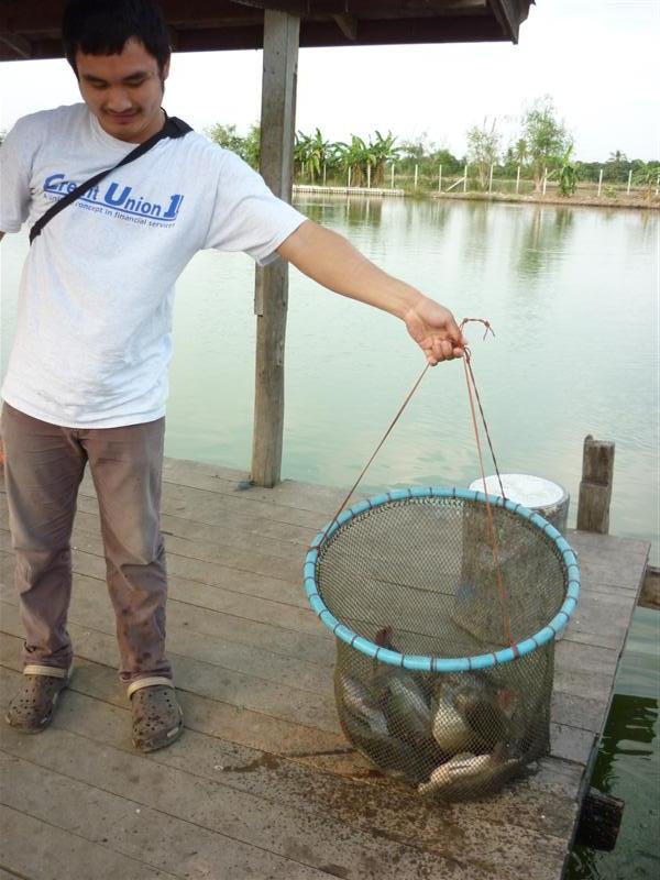 สรุปแล้วทริปนี้ ผมตกกับโหน่งเพียงครึ่งบ่ายกินดีมากครับ กินกันจนวัดกันมือแทบเคล็ด เฉลี่ย คนละน่าจะประ