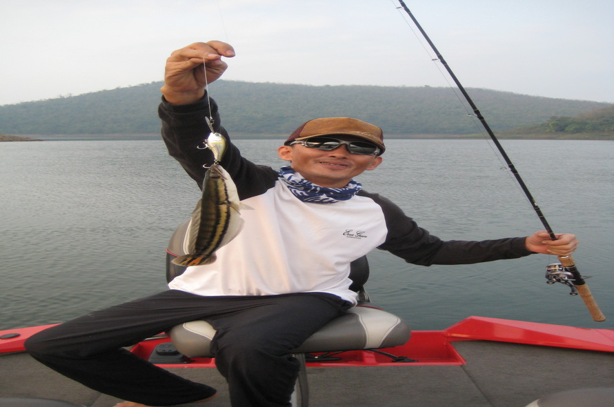 ได้เจิมเรือแล้วครับ ปลาเด็กๆครับ