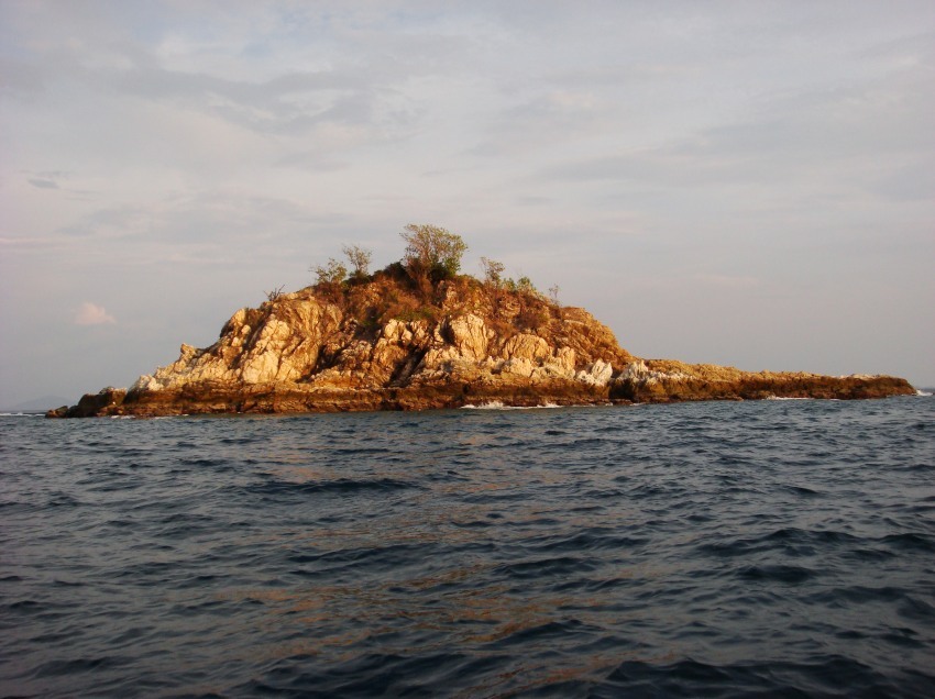 ถึงแล้ว(ลอมฝาง)เกาะริ้นครับ :love: :love: