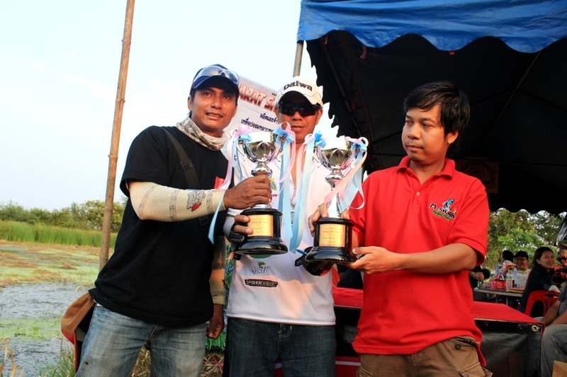 King of Frog กับ King of Texas ครับ เก่งทั้งคู่ เลย (ผมแอบเชียทีมเท็กซัสทีมนี้อยู่เลยนะเนี่ย)   :che