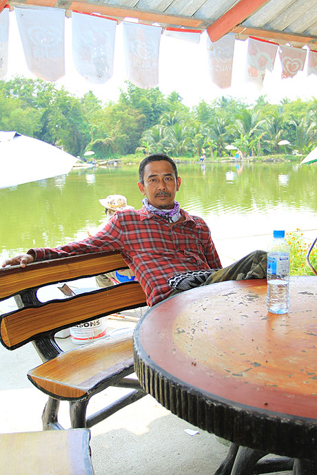 ภาพหาดูยาก น้าบังชายถอดหมวก