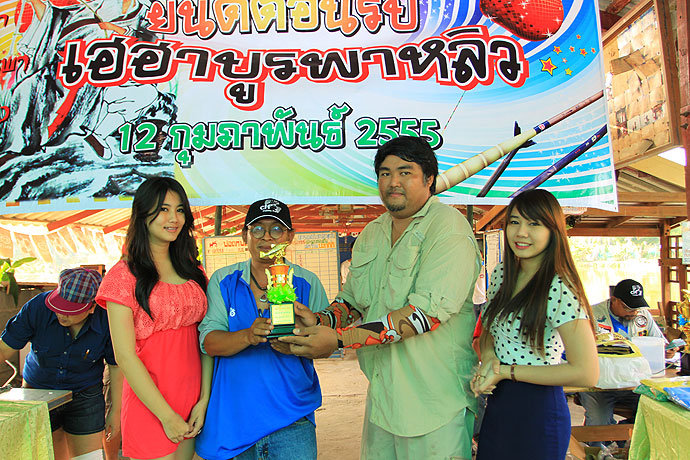 น้าเอ๋อรับถ้วยใบที่2
