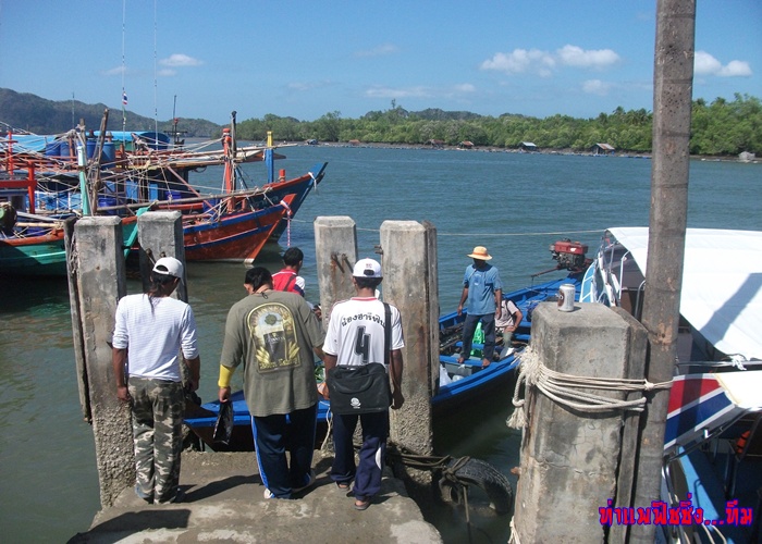 เรือเล็กมารับแล้วคับ :laughing: :laughing:
