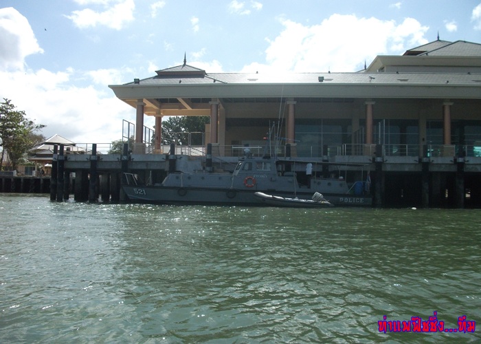 ท่าเรือใหม่สักรูป ตามธรรมเนียม :laughing: :laughing: :laughing: