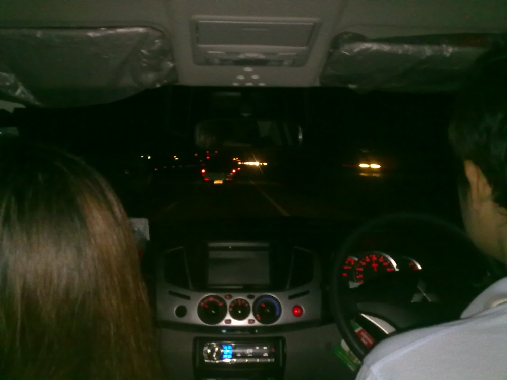 ออกเดินทางกันแต่ยังมืดอยู่เลยครับ



รถน้าเนตรวสมาชิกในก๊วนครับ  สวย แรง หลับไม่ลง :laughing: